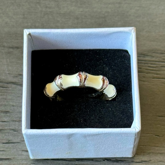 Size 8 White Resin Ring - Picture 2 of 9